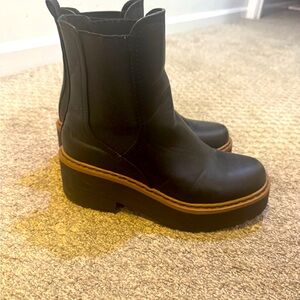 Soda leather boot in size 9.5